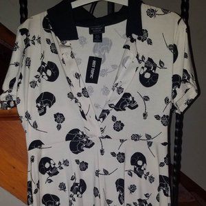 Hot Topic Cream and Black Skull Collar Dress